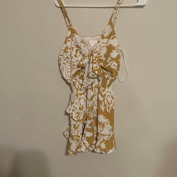 Yellow and white pattern romper from D&D size Small - Picture 1 of 2